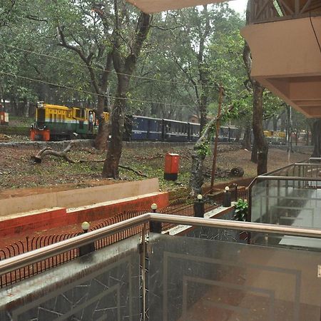 Hunjar House Hotel Panvel Bagian luar foto