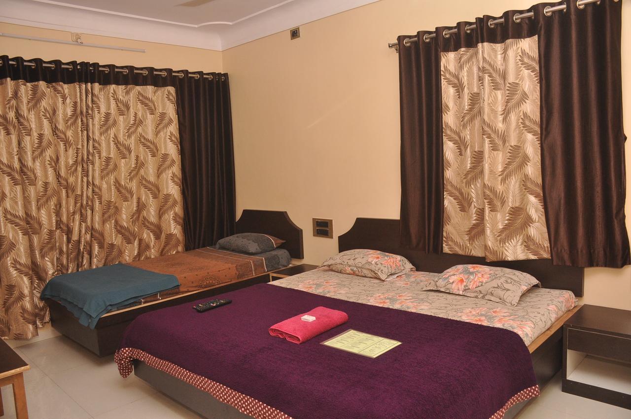 Hunjar House Hotel Panvel Bagian luar foto