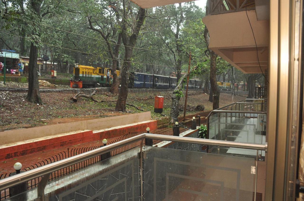 Hunjar House Hotel Panvel Bagian luar foto